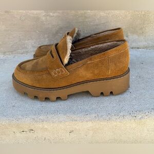Zara size 7.5 Tan Suede Loafers with sherpa lining